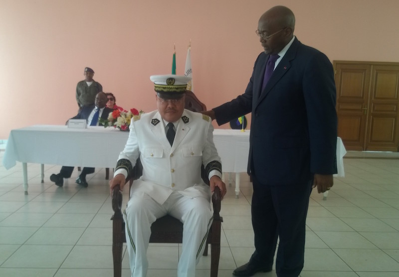 Jacques Denis TSANGA DANS SON FAUTEUIL DE GOUVERNEUR DU HAUT-OGOOUE.