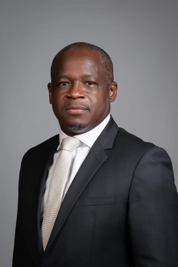 Ministre Délégué auprès du Président de la Transition,  chargé de l’Intérieur et de la Sécurité.