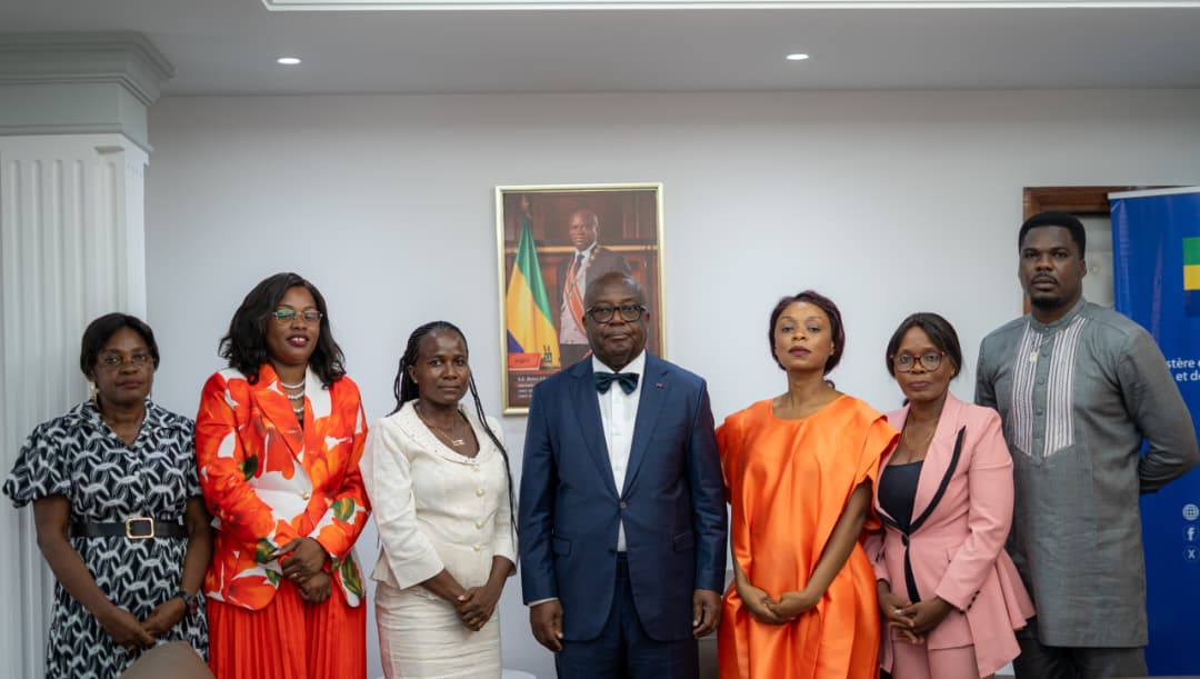NOTE D’AUDIENCE : l’Association des Femmes Greffières du Gabon (AF2G) reçue par le Ministre de l’Intérieur.